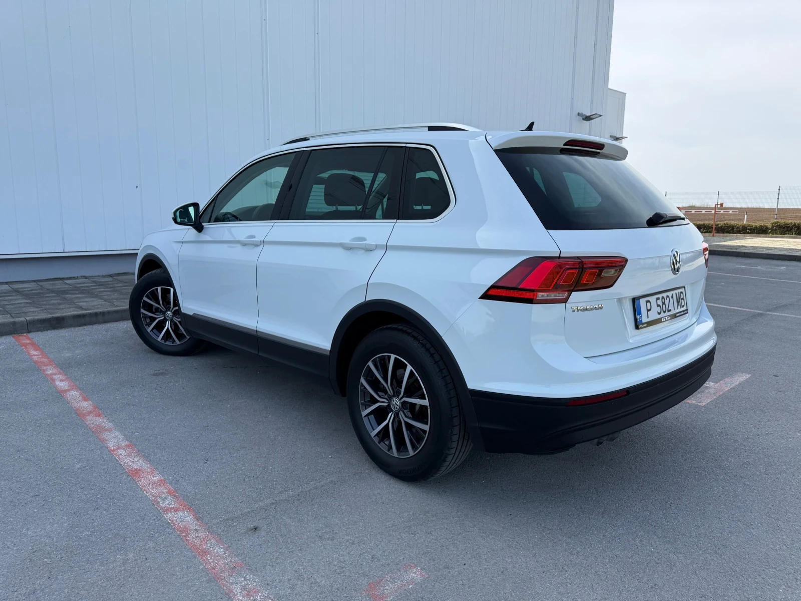 VW Tiguan 2.0TDI DSG, снимка 3 - Автомобили и джипове - 54227007