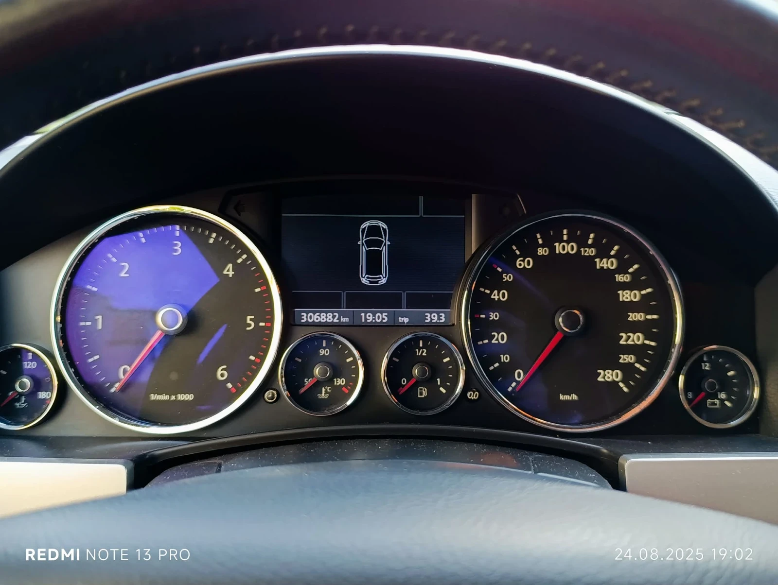 VW Touareg 3.0, снимка 10 - Автомобили и джипове - 55425211