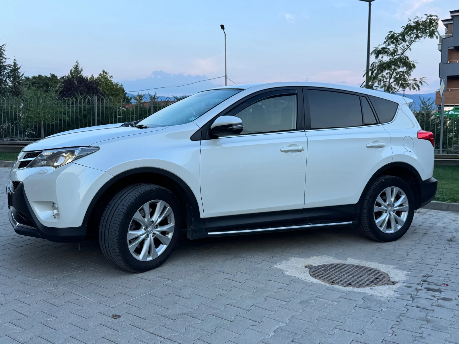 Toyota Rav4 2.2 D-4D 150 к.с. AWD 4x4   ОБСЛУЖЕНА, снимка 2 - Автомобили и джипове - 55810023