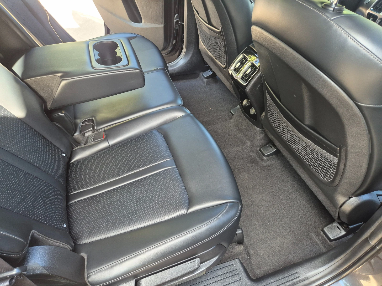 Kia Sorento 2.2 4X4 CRDI - Наличен в БГ, снимка 8 - Автомобили и джипове - 55953993
