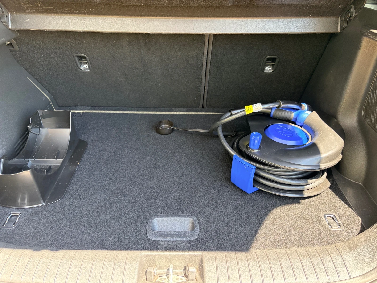 Hyundai Kona 100% SOH!!! PREMIUM!!! TERMOPOMPA!!! 64kw 204kc, снимка 14 - Автомобили и джипове - 56022204