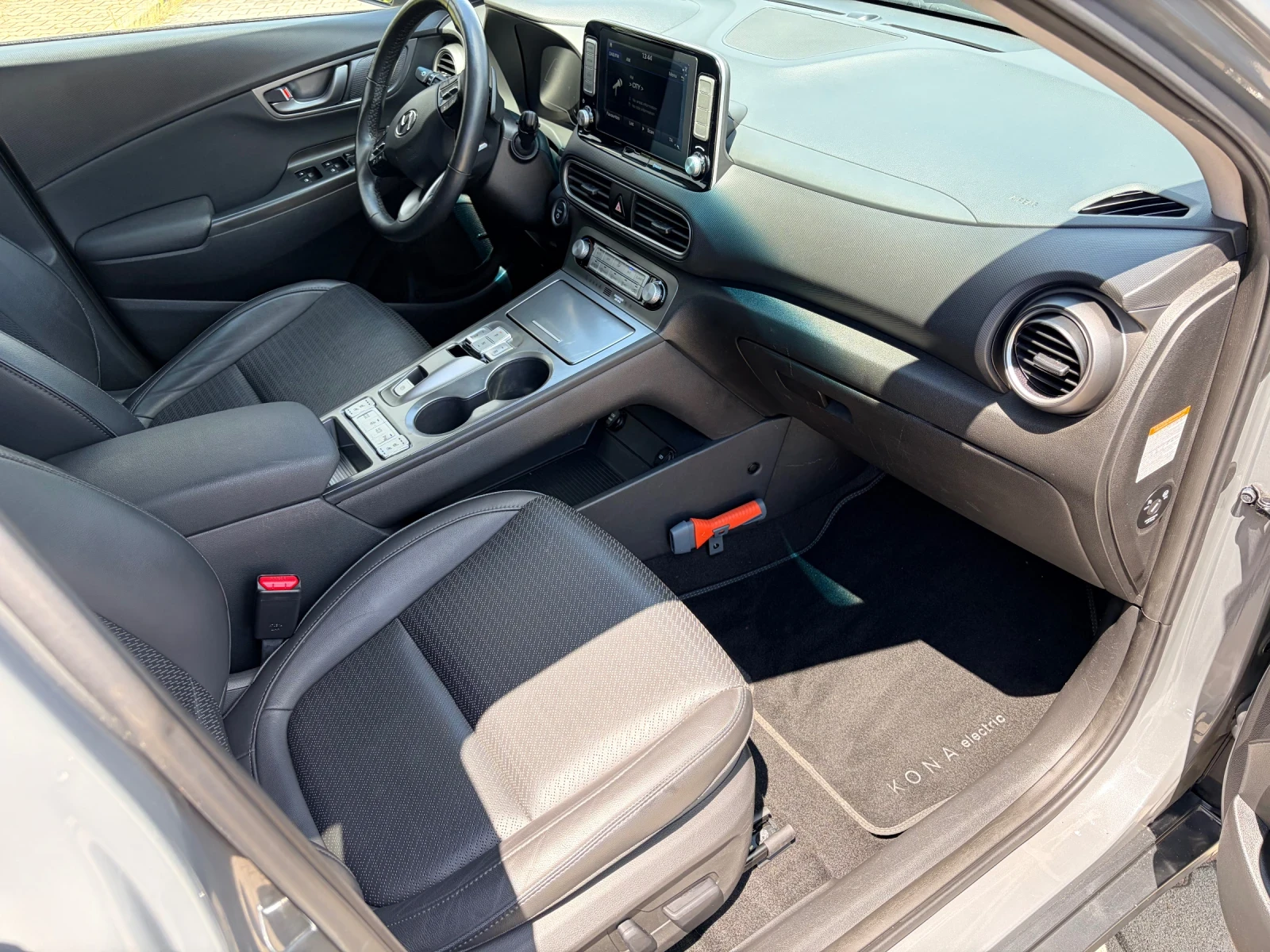 Hyundai Kona 100% SOH!!! PREMIUM!!! TERMOPOMPA!!! 64kw 204kc, снимка 6 - Автомобили и джипове - 56022204
