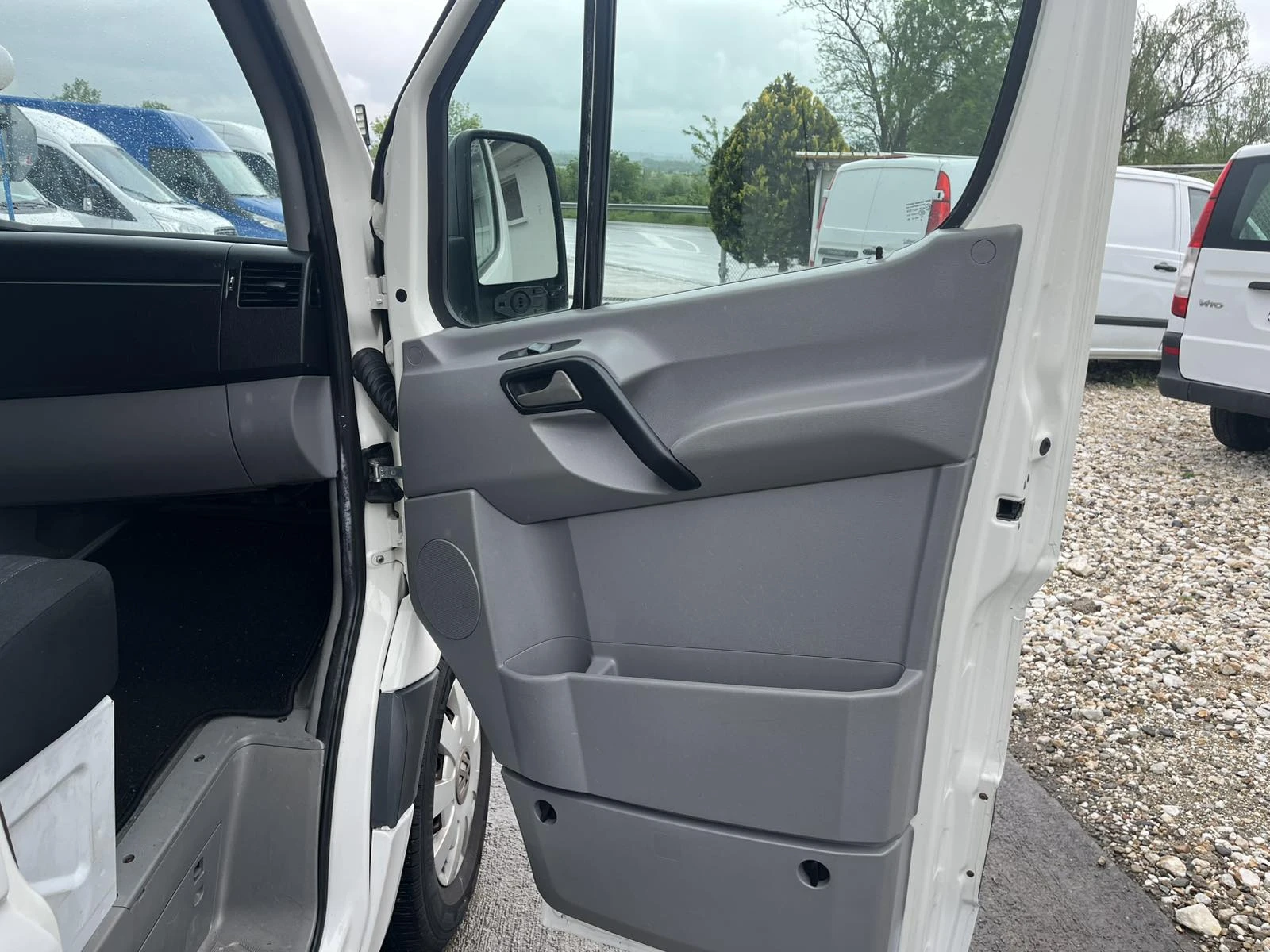 VW Crafter 2.5TDI KLIMATRONIK, снимка 9 - Бусове и автобуси - 54481963
