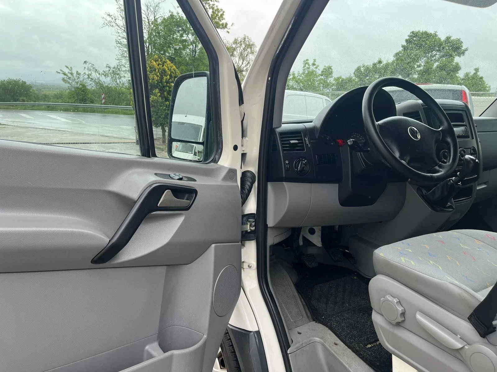 VW Crafter 2.5TDI KLIMATRONIK, снимка 11 - Бусове и автобуси - 54481963