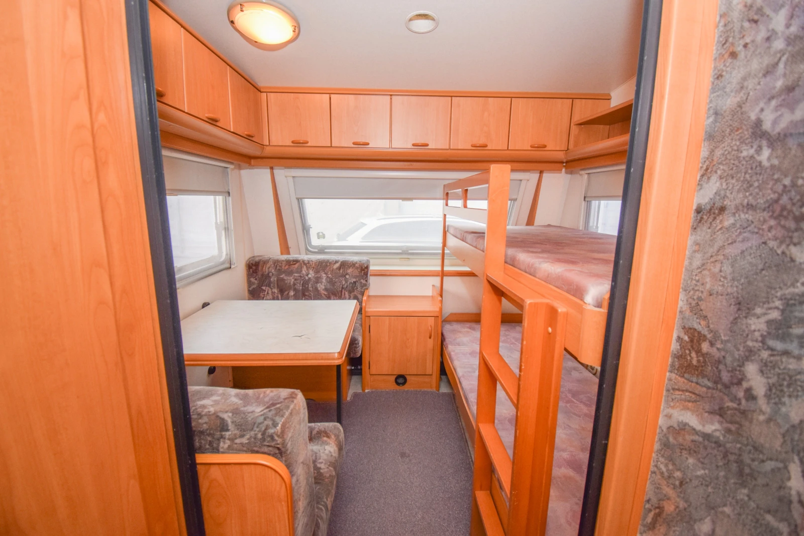 Каравана Hobby De luxe 495 KMF, снимка 16 - Каравани и кемпери - 54875686