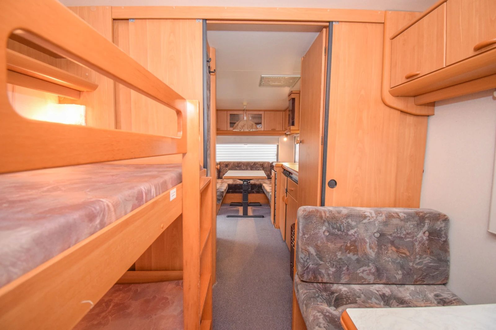 Каравана Hobby De luxe 495 KMF, снимка 17 - Каравани и кемпери - 54875686