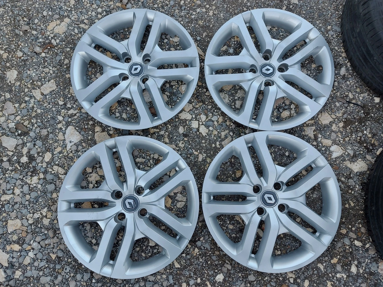    195/55R16  Renault Zoe | Mobile.bg   3