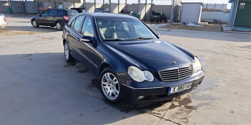 Mercedes-Benz C 220, снимка 1 - Автомобили и джипове - 48430845