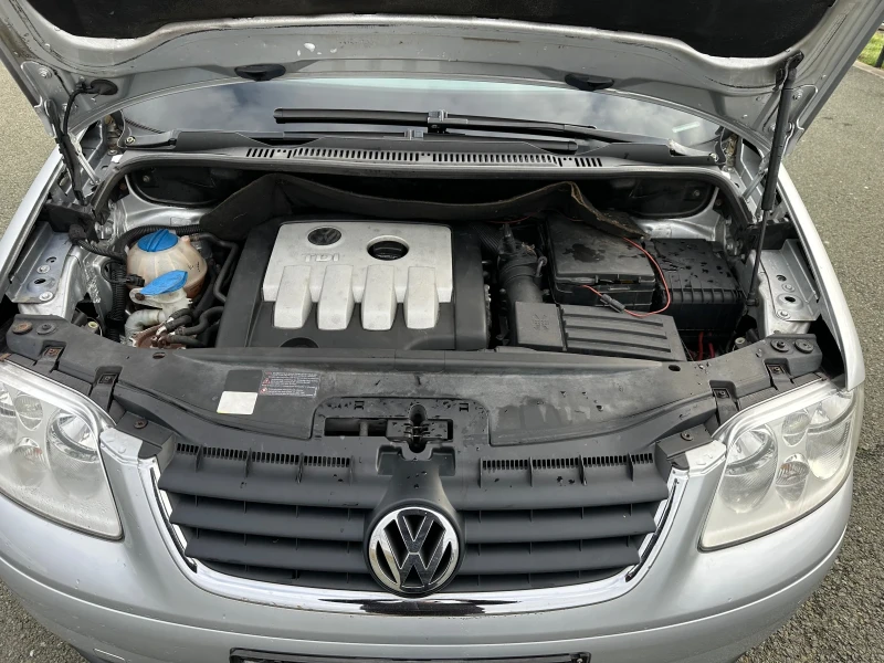 VW Touran 2.0 TDI 6+ 1, снимка 10 - Автомобили и джипове - 48453854