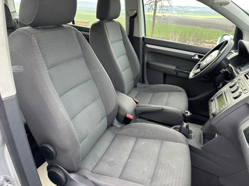 VW Touran 2.0 TDI 6+ 1, снимка 7 - Автомобили и джипове - 48453854