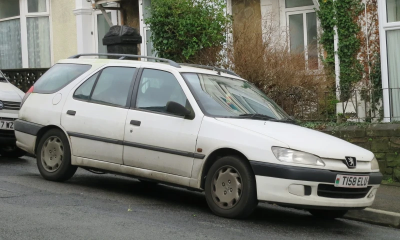 Peugeot 306 2.0 HDI, снимка 1 - Автомобили и джипове - 48485517