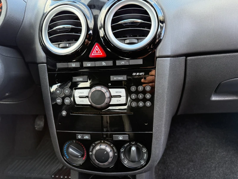 Opel Corsa Benzin* Gaz, снимка 10 - Автомобили и джипове - 50216215