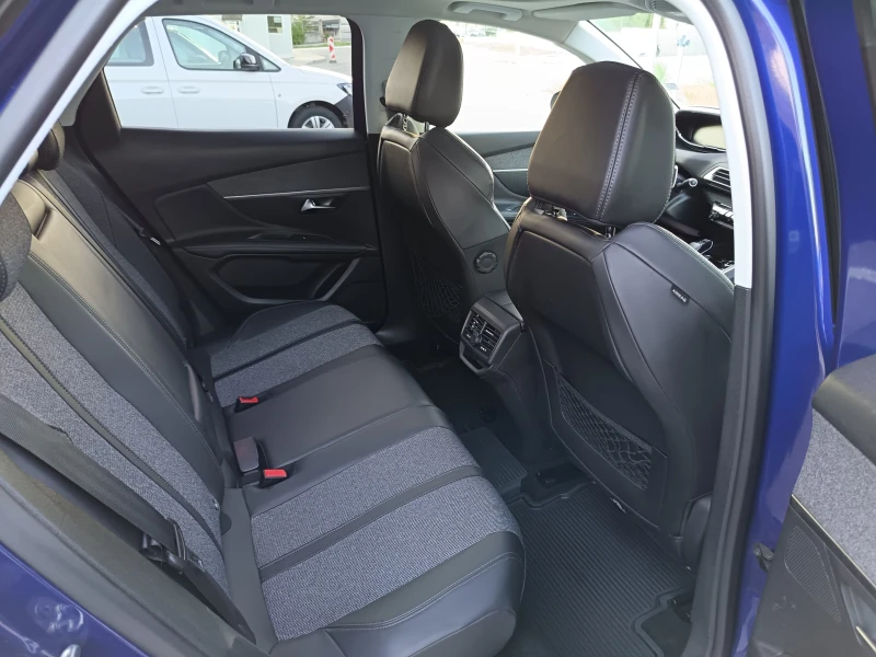 Peugeot 3008 1.2 PureTech Allure РЕАЛНИ КИЛОМЕТРИ СЕРВ. КНИЖКА, снимка 12 - Автомобили и джипове - 51858337