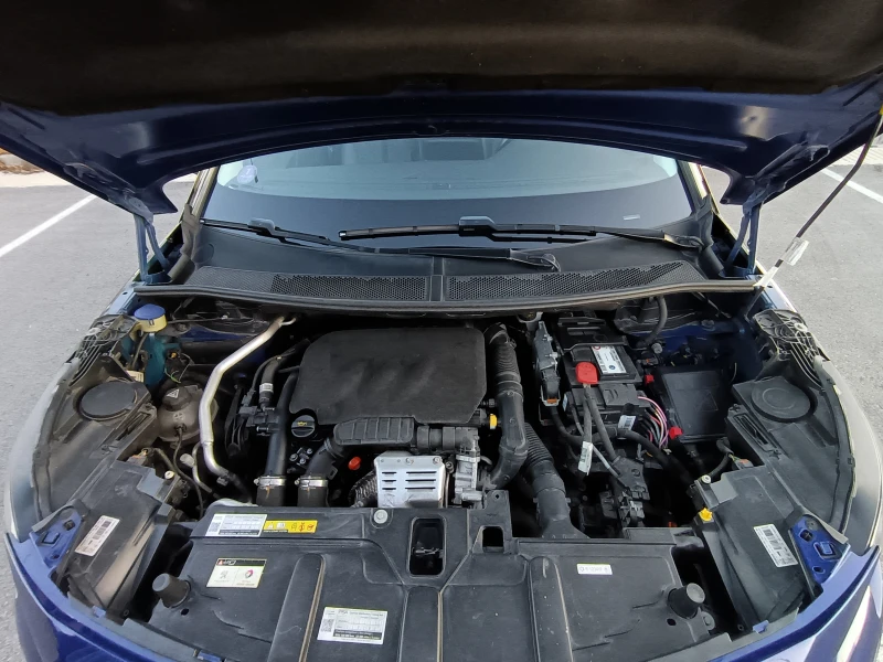 Peugeot 3008 1.2 PureTech Allure РЕАЛНИ КИЛОМЕТРИ СЕРВ. КНИЖКА, снимка 13 - Автомобили и джипове - 51858337