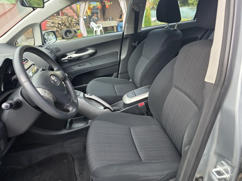 Toyota Auris 1.4d4d, снимка 5 - Автомобили и джипове - 51896875