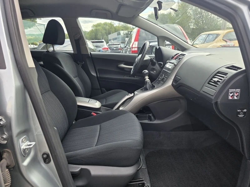 Toyota Auris 1.4d4d, снимка 9 - Автомобили и джипове - 51896875