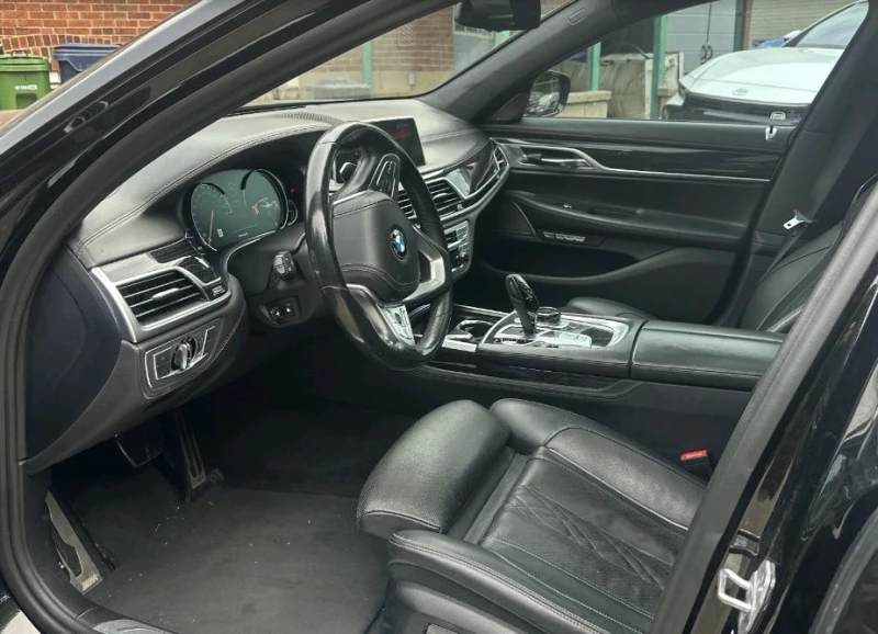 BMW 750 4.4L V8 xDrive, снимка 6 - Автомобили и джипове - 52631862