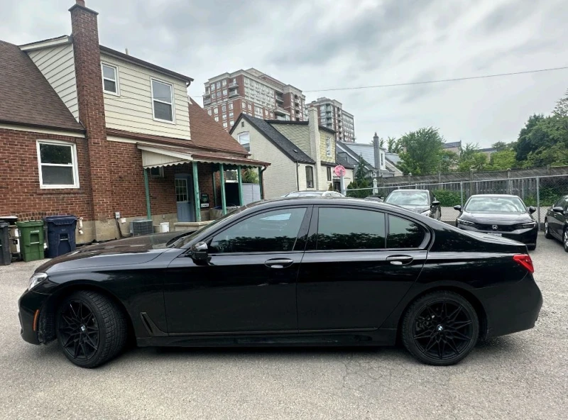 BMW 750 4.4L V8 xDrive, снимка 2 - Автомобили и джипове - 52631862