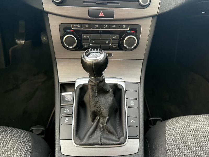 VW Passat, снимка 13 - Автомобили и джипове - 52804197