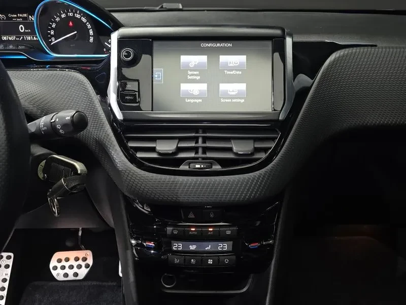 Peugeot 2008 1.6 BlueHDI - САМО 30% АВАНС, снимка 14 - Автомобили и джипове - 56016822
