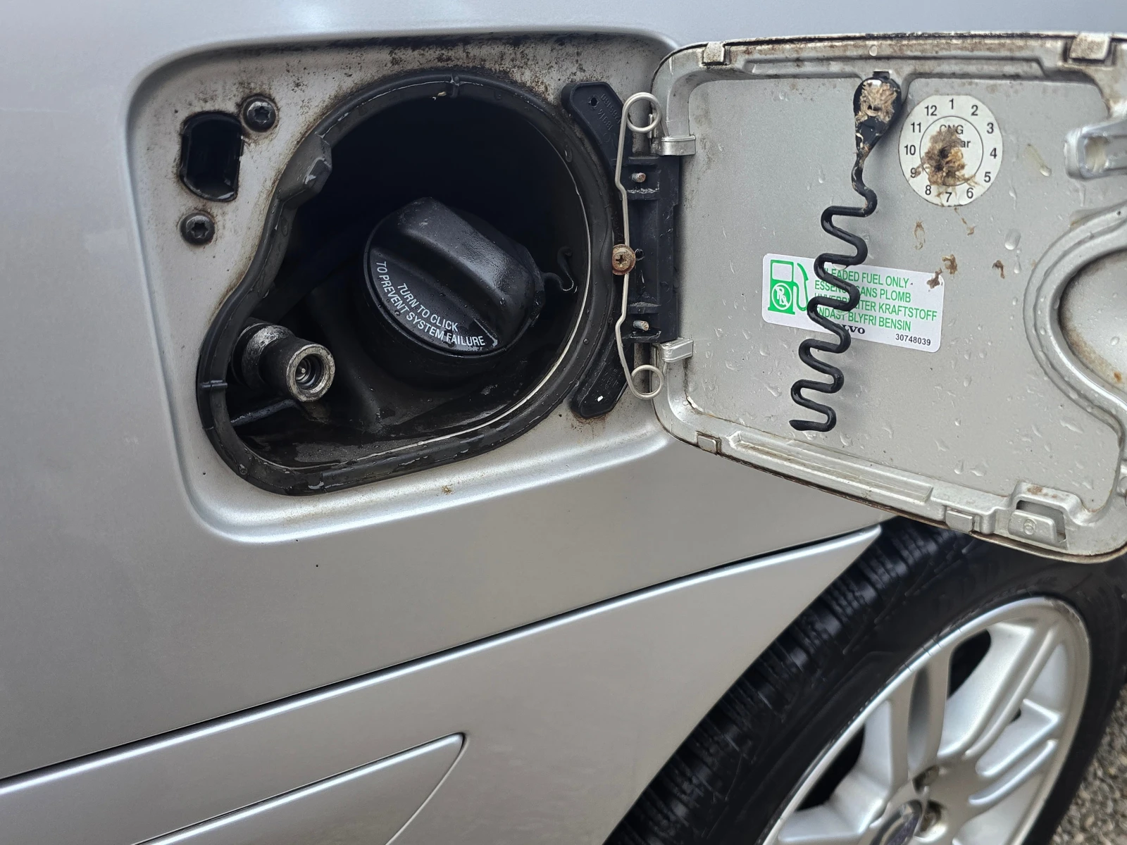 Volvo V70 2.4i/Фабричен Метан/Лизинг/Швейцария - изображение 5