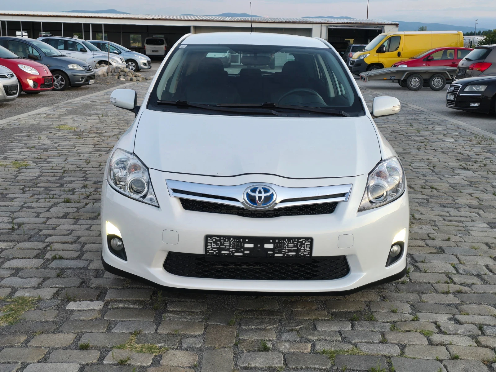 Toyota Auris 1.8 Hybrid Автоматик ЕВРО 5 - изображение 2