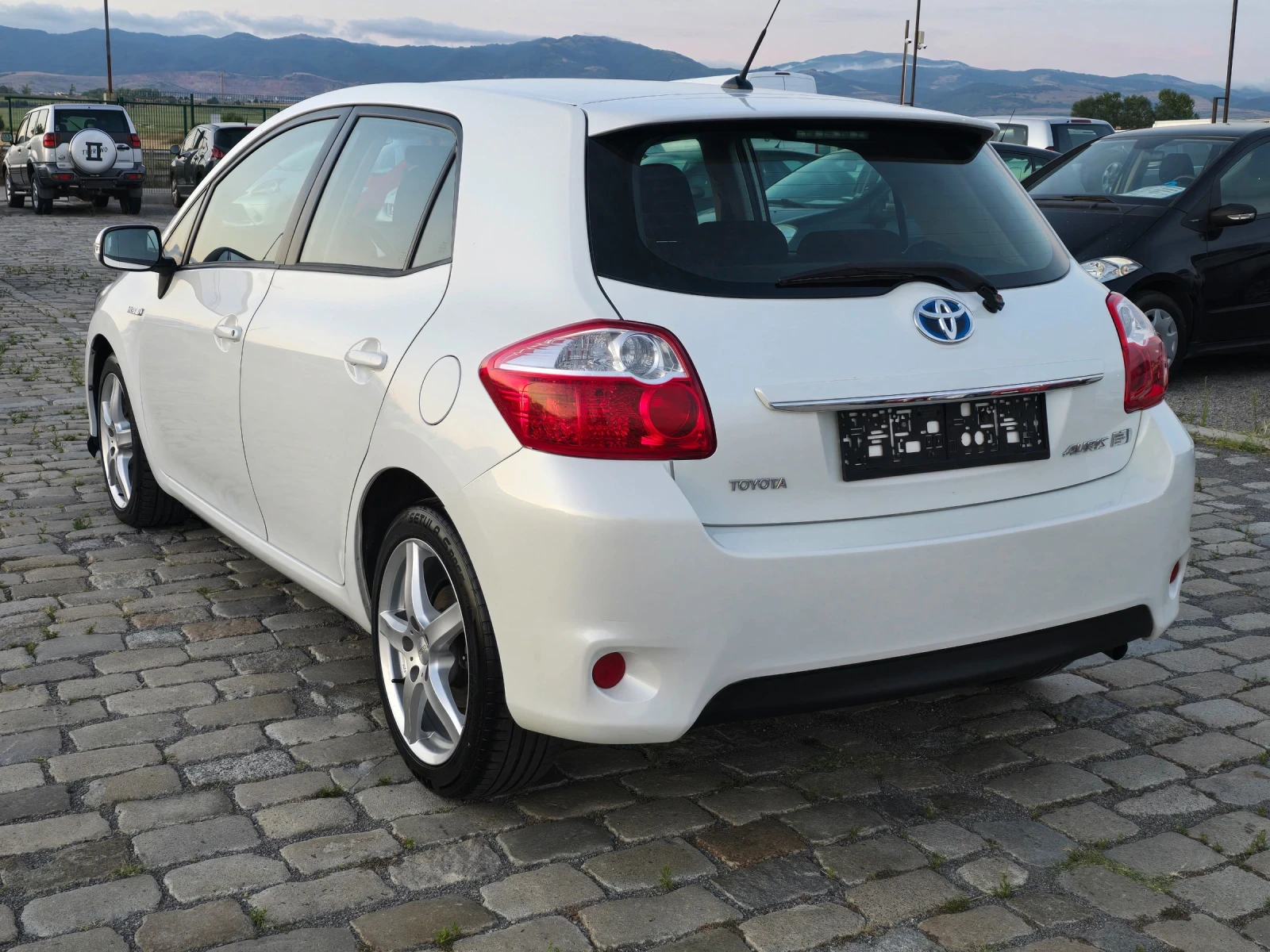 Toyota Auris 1.8 Hybrid Автоматик ЕВРО 5 - изображение 8