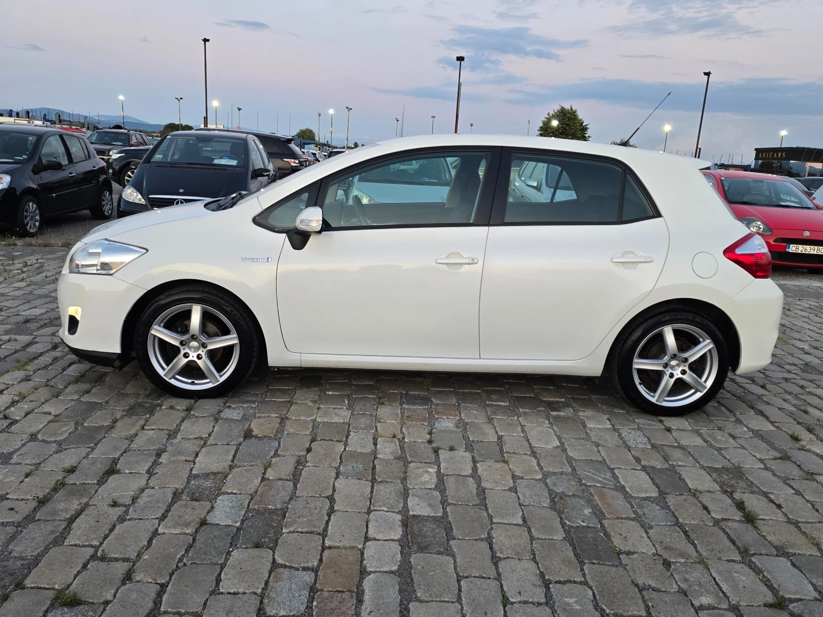 Toyota Auris 1.8 Hybrid Автоматик ЕВРО 5 - изображение 4