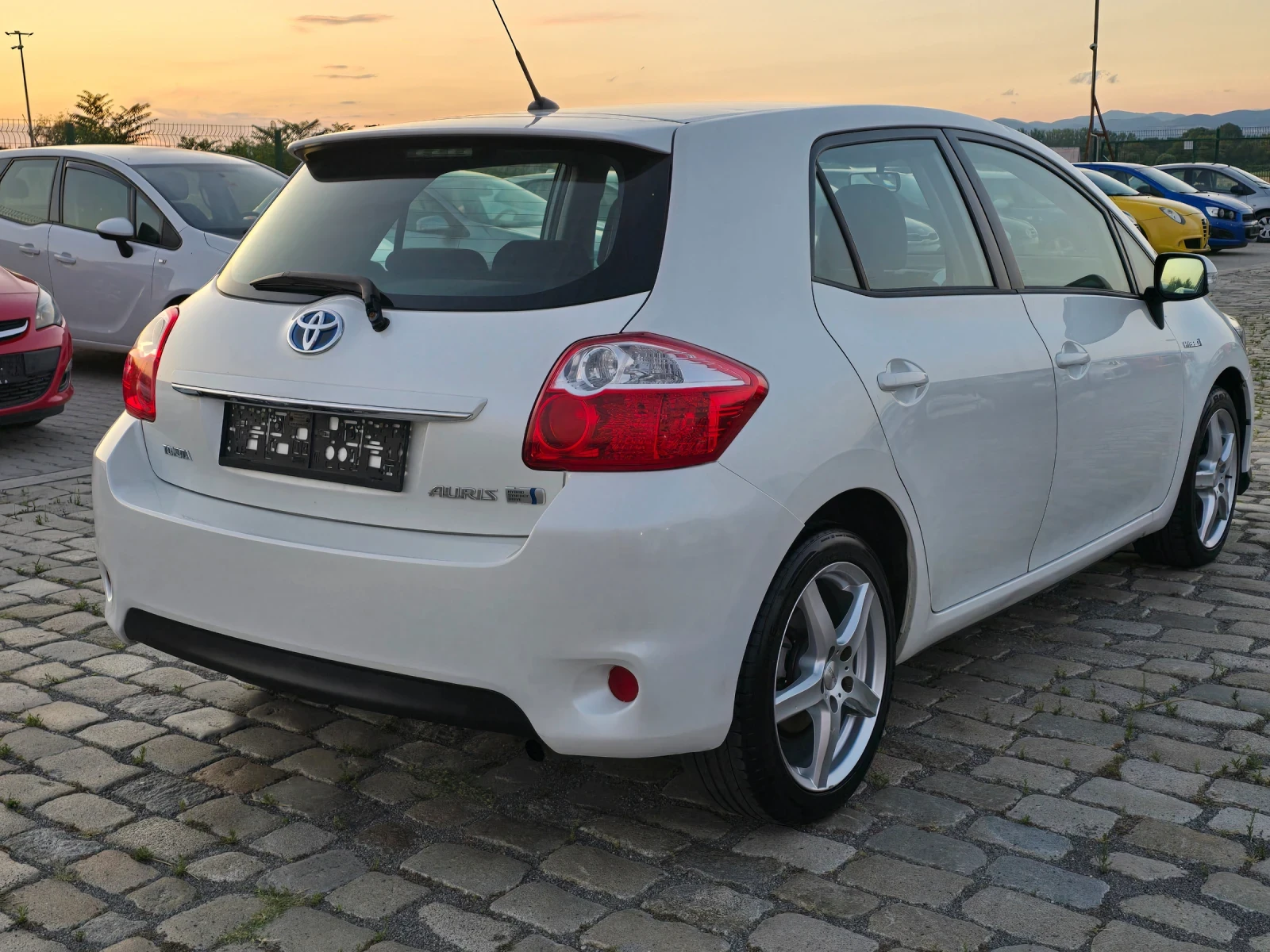 Toyota Auris 1.8 Hybrid Автоматик ЕВРО 5 - изображение 6