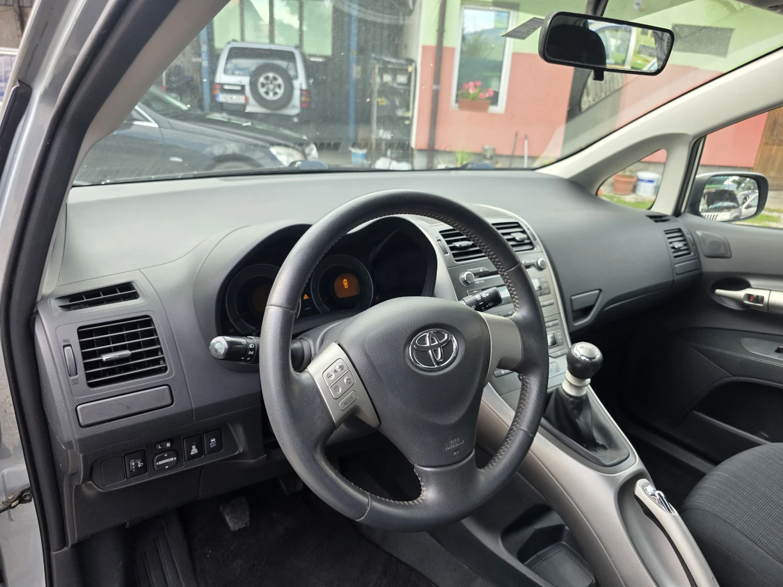 Toyota Auris 1.4d4d - изображение 6