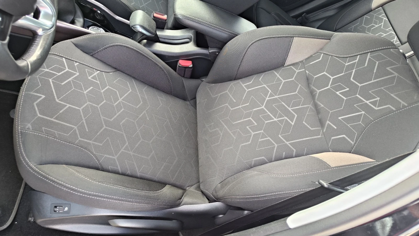 Peugeot 2008 1.6HDi 92 - изображение 8