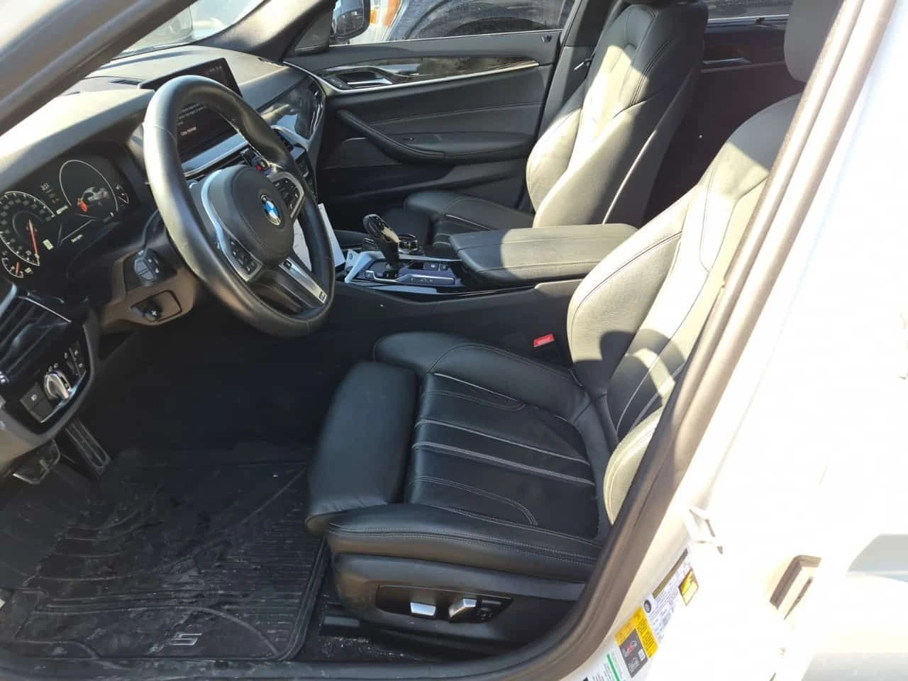 BMW 530E * XDRIVE IPERFORMANCE * ПОДГРЕВ* KEYLESS*  - изображение 9