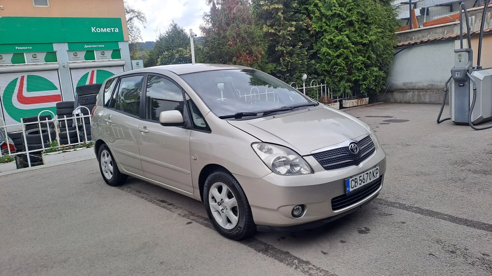 Toyota Corolla verso 1.6 VVT-i (110кс. ГАЗ) ВЕРИГА!, снимка 2 - Автомобили и джипове - 54391478
