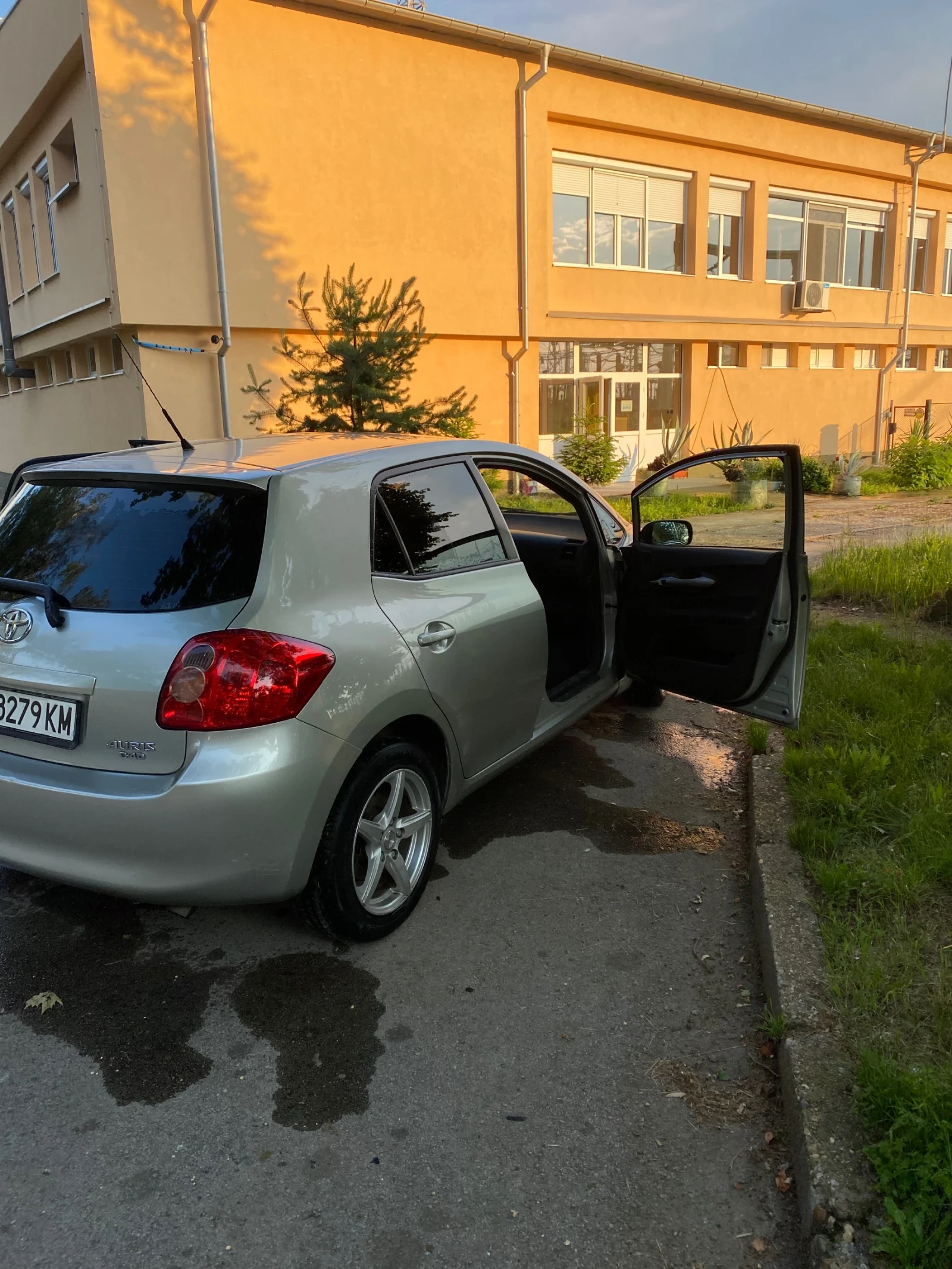 Toyota Auris 2.0 126к.с., снимка 5 - Автомобили и джипове - 54391901