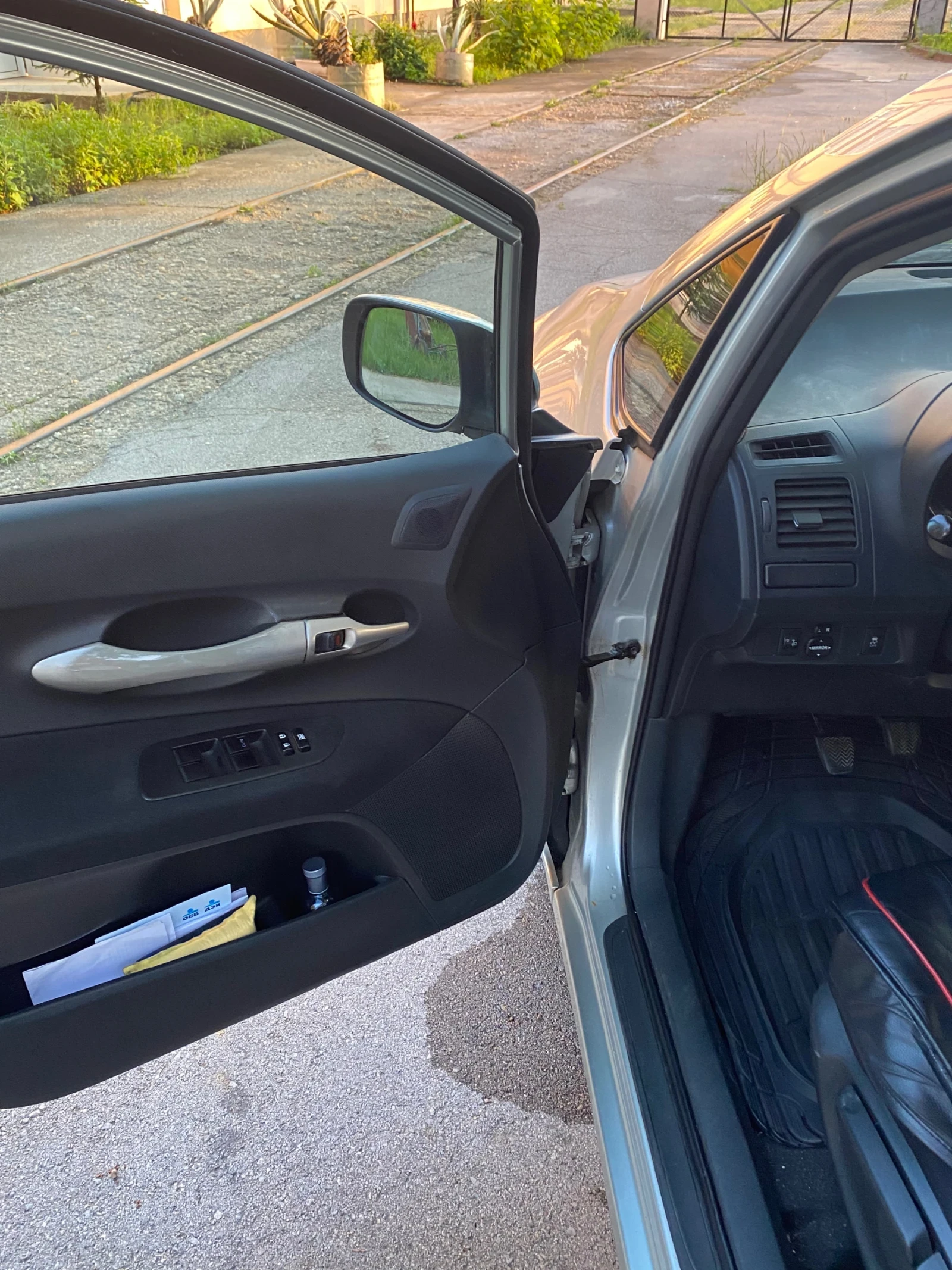 Toyota Auris 2.0 126к.с., снимка 6 - Автомобили и джипове - 54391901