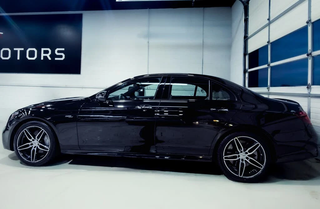 Mercedes-Benz E 53 AMG  Sedan 4MATIC+ , снимка 3 - Автомобили и джипове - 54578151