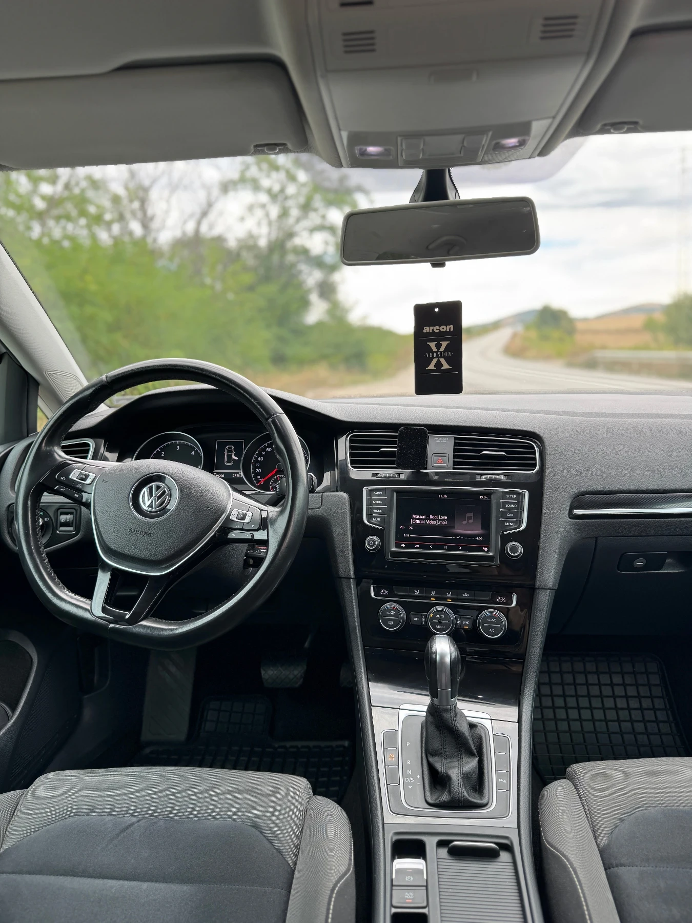VW Golf HIGHLINE 1.6TDI 110 hp, снимка 11 - Автомобили и джипове - 54753653