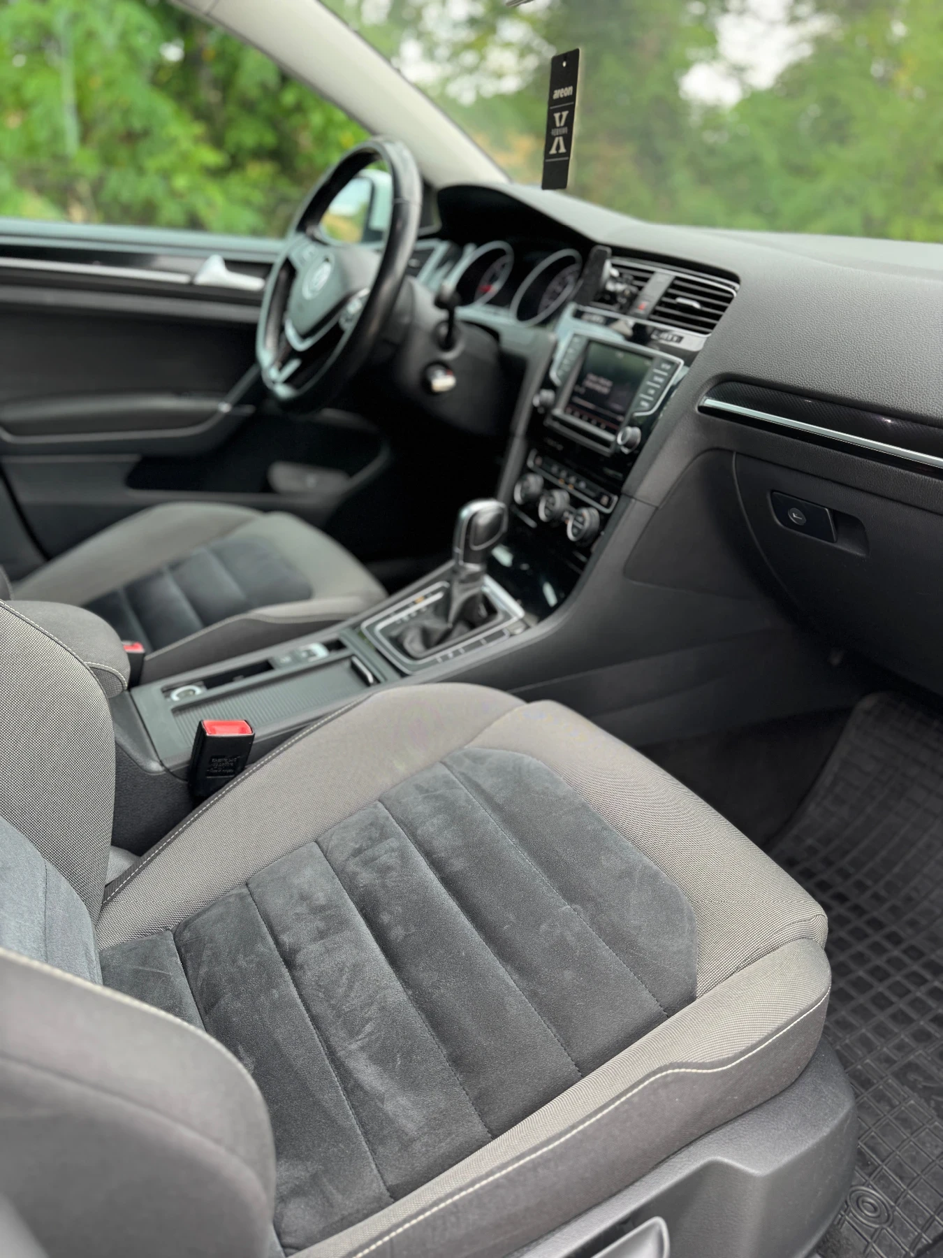 VW Golf HIGHLINE 1.6TDI 110 hp, снимка 13 - Автомобили и джипове - 54753653