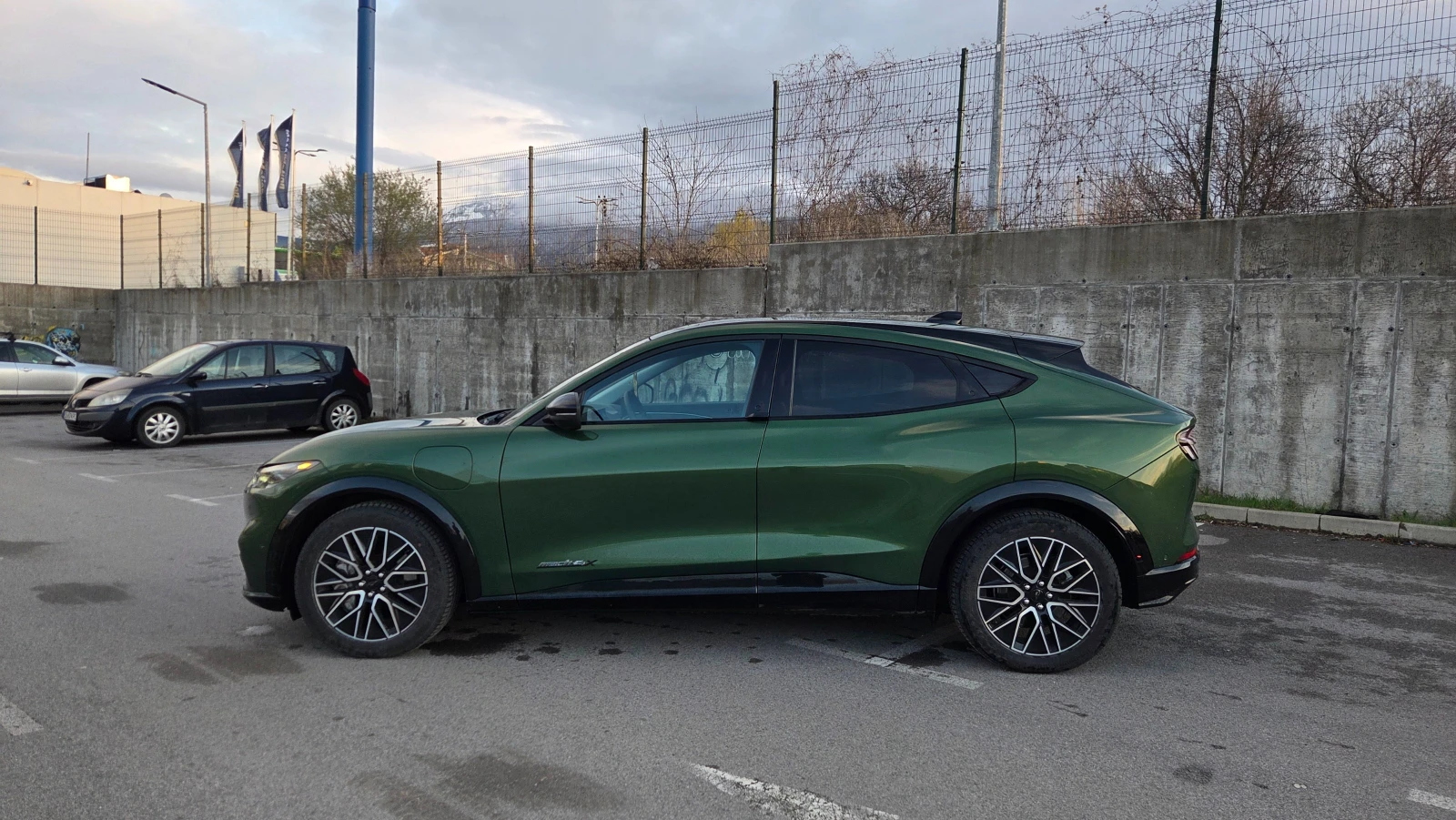 Ford Mustang Mach-E Premium Extended Range AWD, снимка 4 - Автомобили и джипове - 54881833