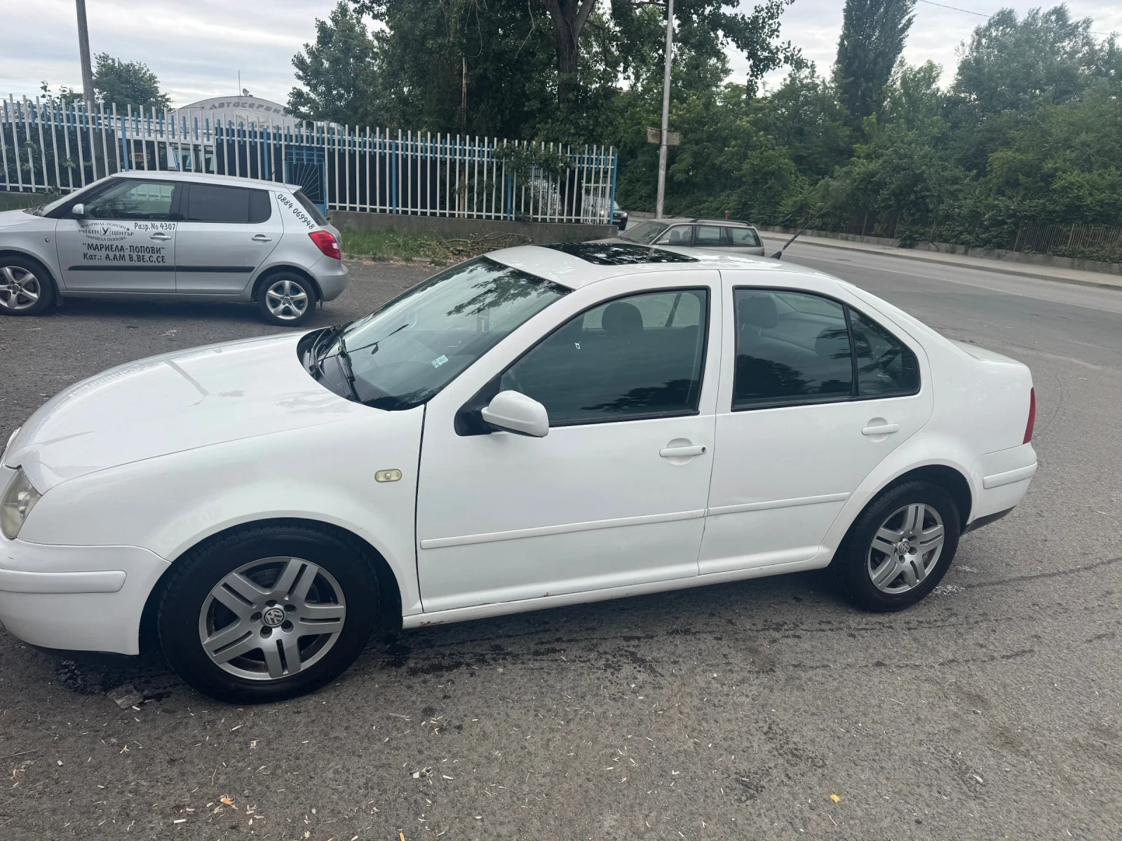 VW Bora 1.6 SR, снимка 12 - Автомобили и джипове - 54890106