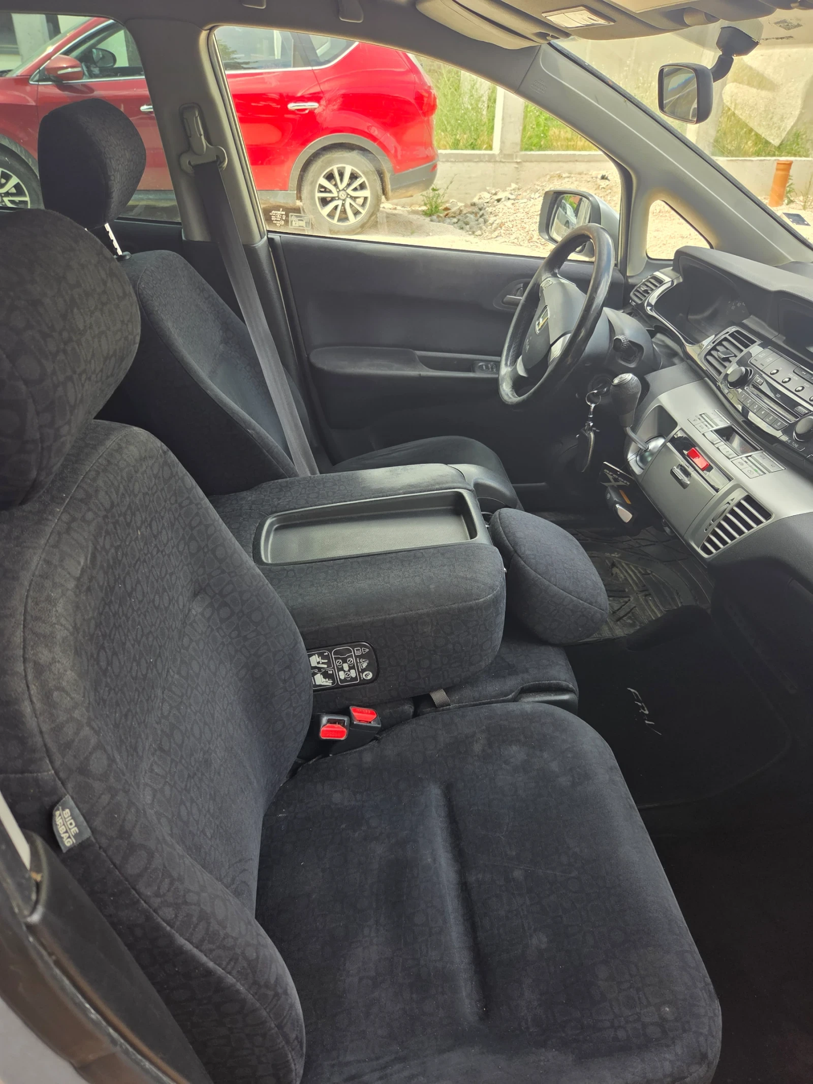 Honda Fr-v 1.7i-vtec, снимка 6 - Автомобили и джипове - 54934709