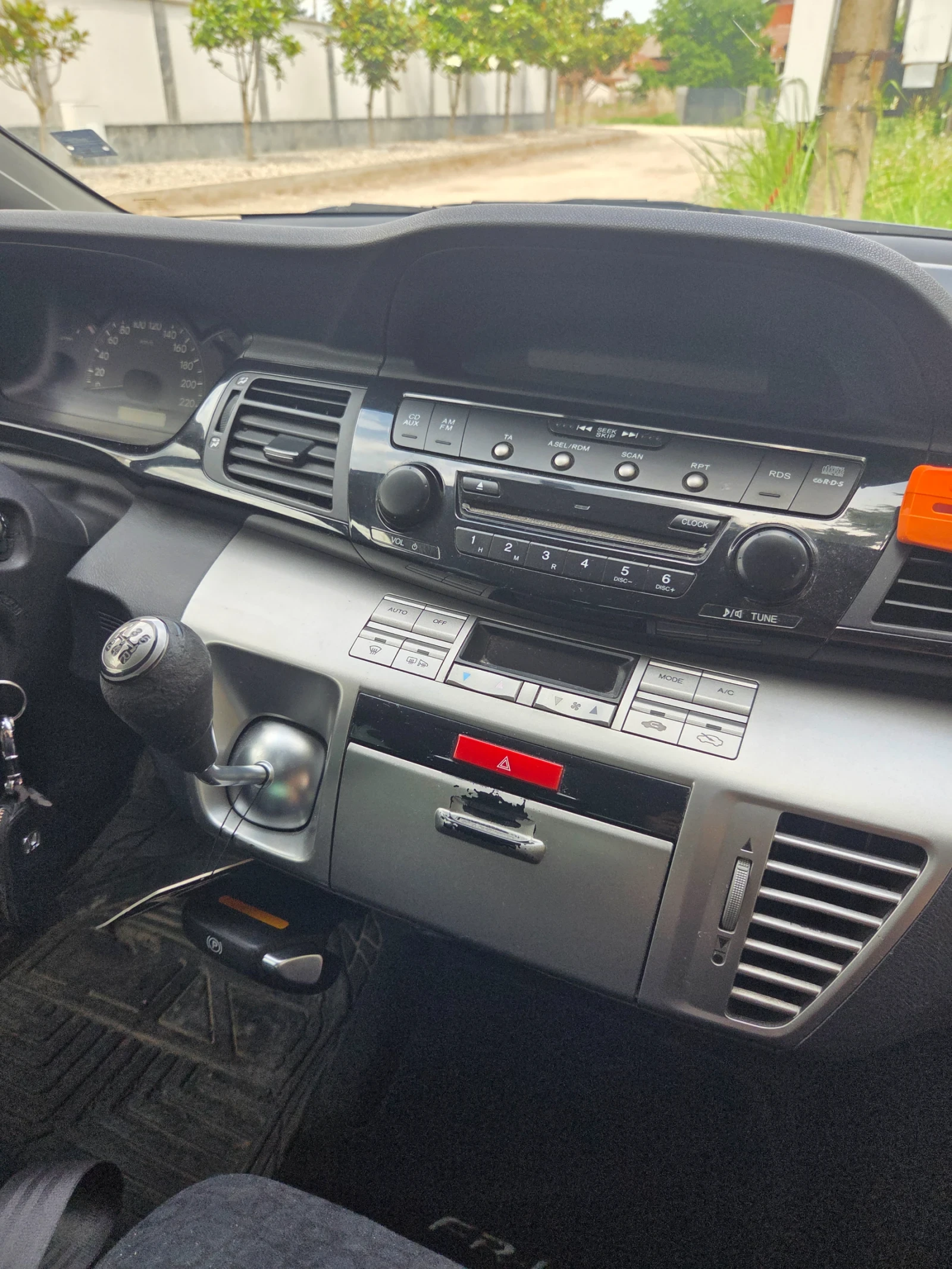 Honda Fr-v 1.7i-vtec, снимка 2 - Автомобили и джипове - 54934709