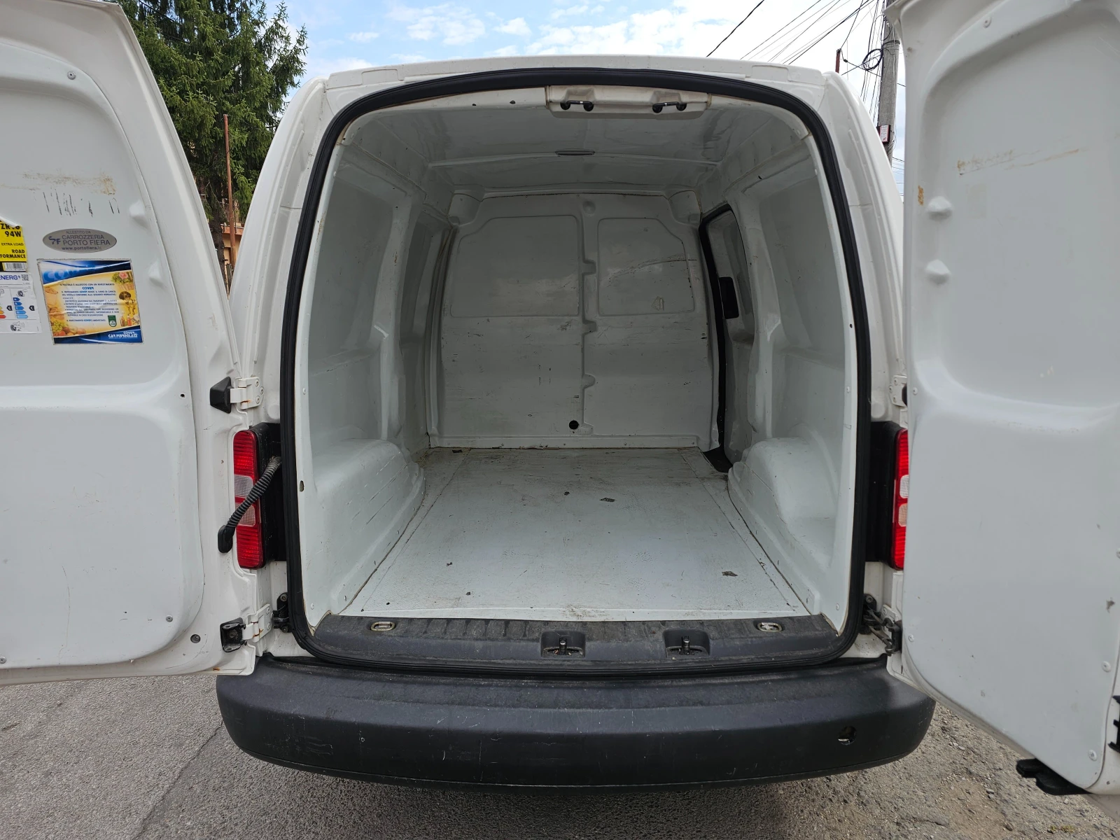 VW Caddy, снимка 8 - Автомобили и джипове - 55404449
