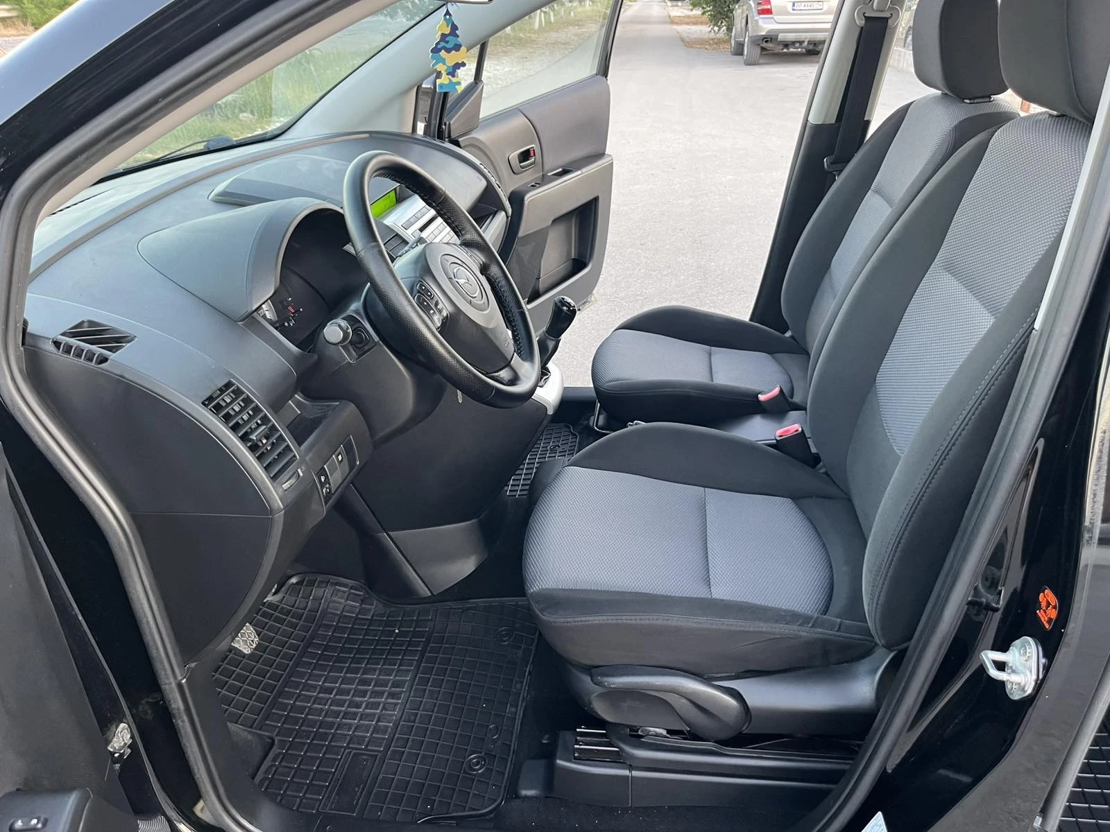 Mazda 5 2.0d 110кс 6 СКОРОСТИ 7 МЕСТА ПЕРФЕКТНА, снимка 8 - Автомобили и джипове - 55513645