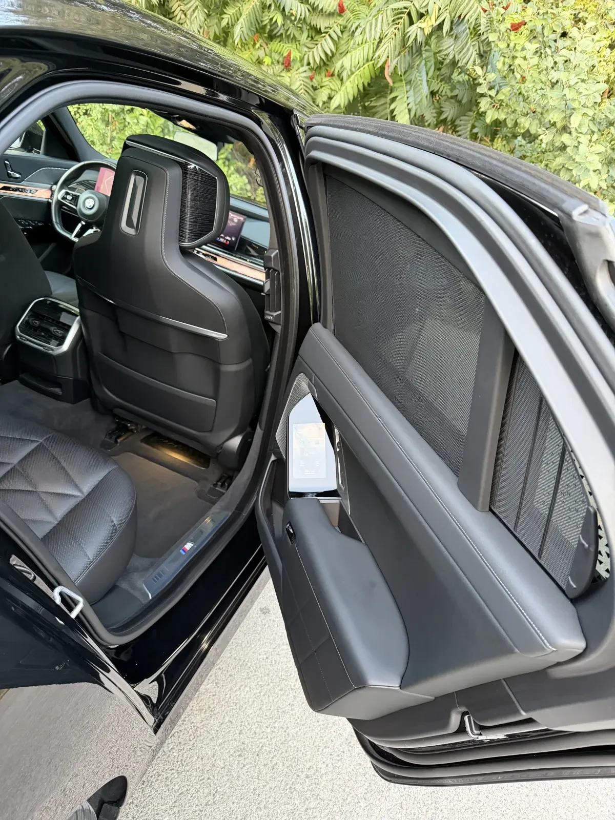 BMW 740 d Xybrid-M-Paket-FULL MAAXXS-Гаранция 03.2028г, снимка 13 - Автомобили и джипове - 55849333