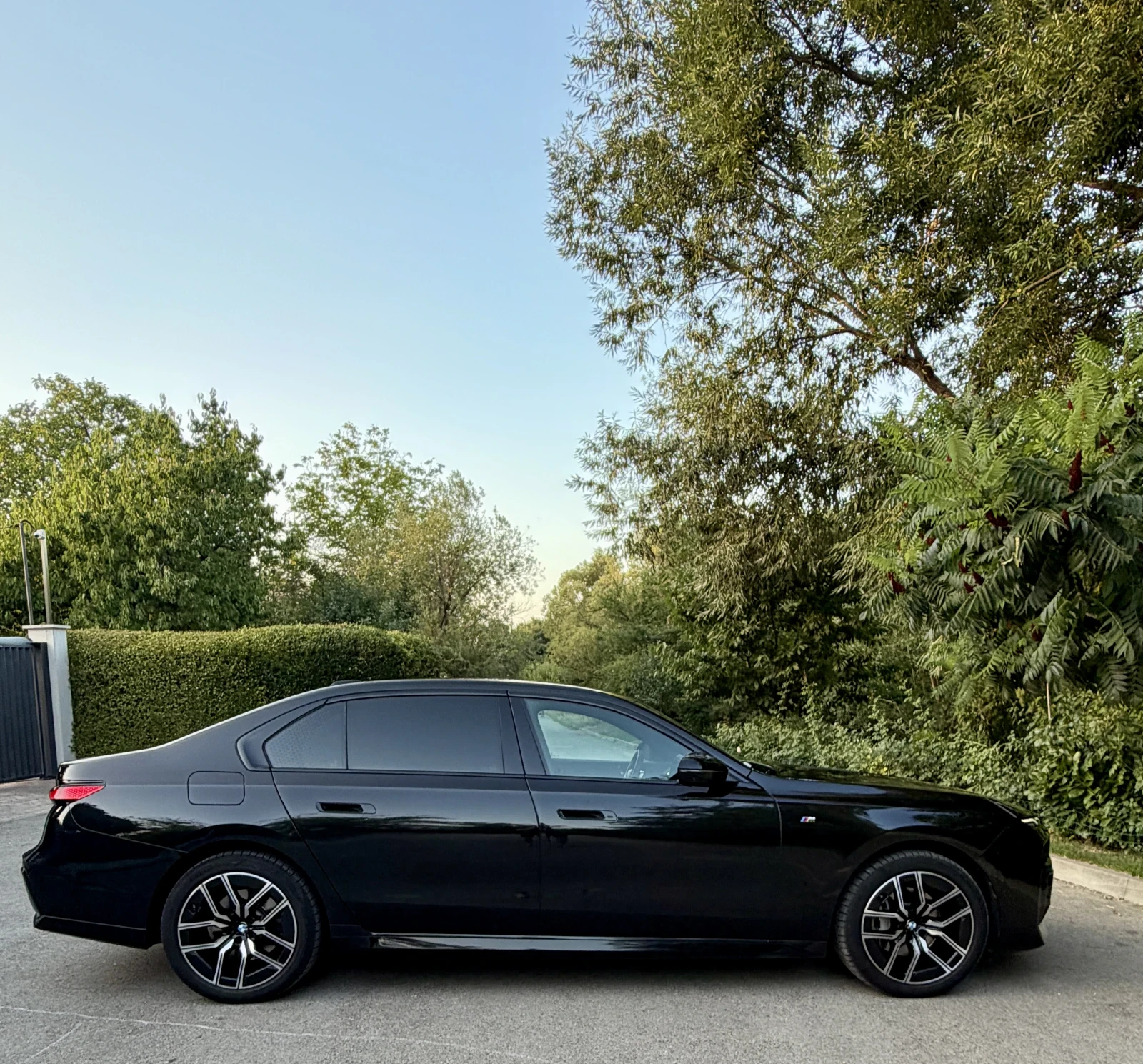 BMW 740 d Xybrid-M-Paket-FULL MAAXXS-Гаранция 03.2028г, снимка 8 - Автомобили и джипове - 55849333