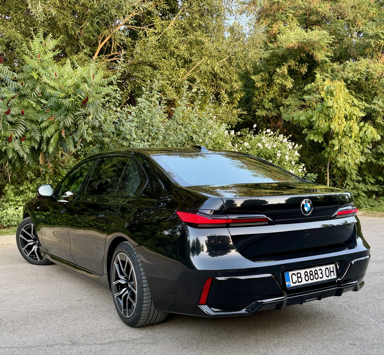BMW 740 d Xybrid-M-Paket-FULL MAAXXS-Гаранция 03.2028г, снимка 4 - Автомобили и джипове - 55849333