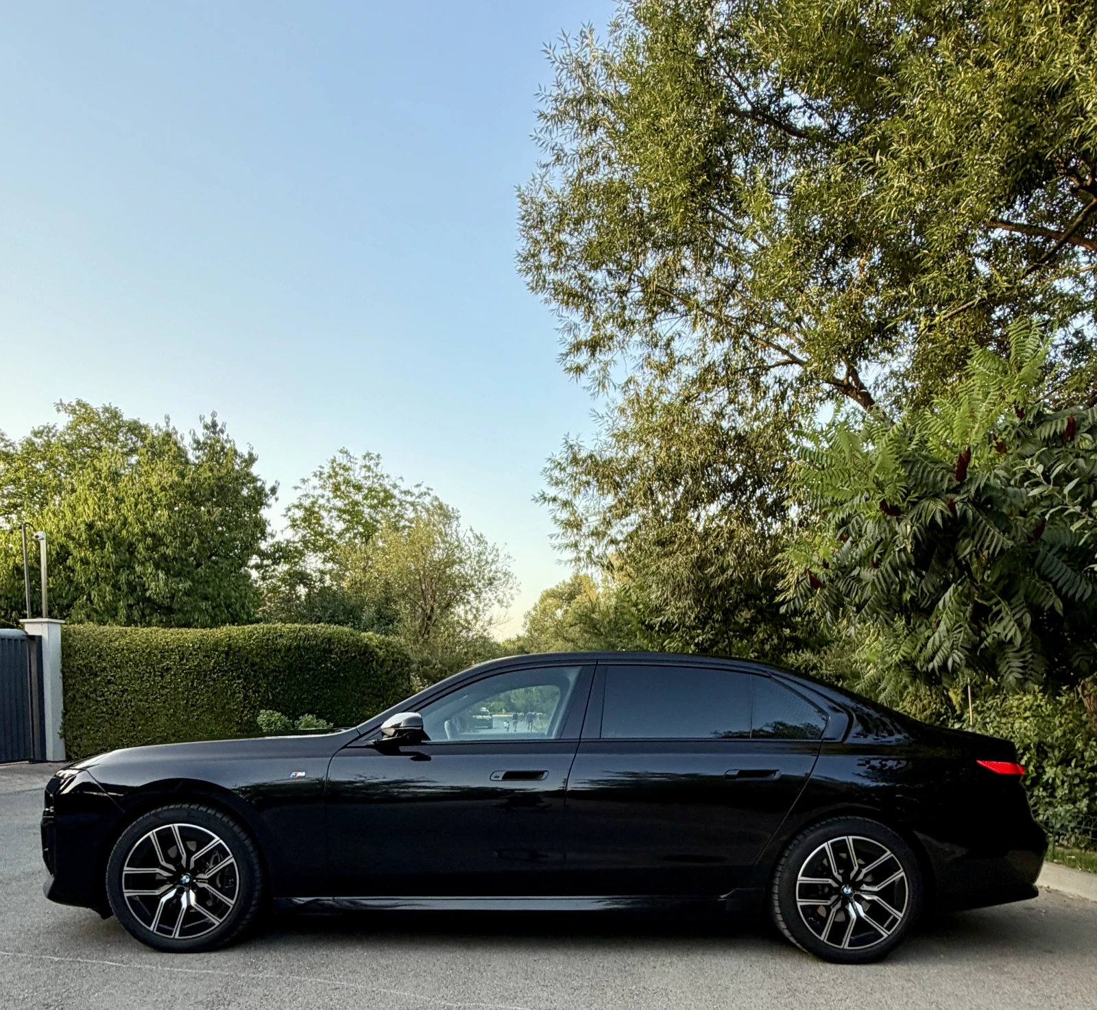 BMW 740 d Xybrid-M-Paket-FULL MAAXXS-Гаранция 03.2028г, снимка 7 - Автомобили и джипове - 55849333