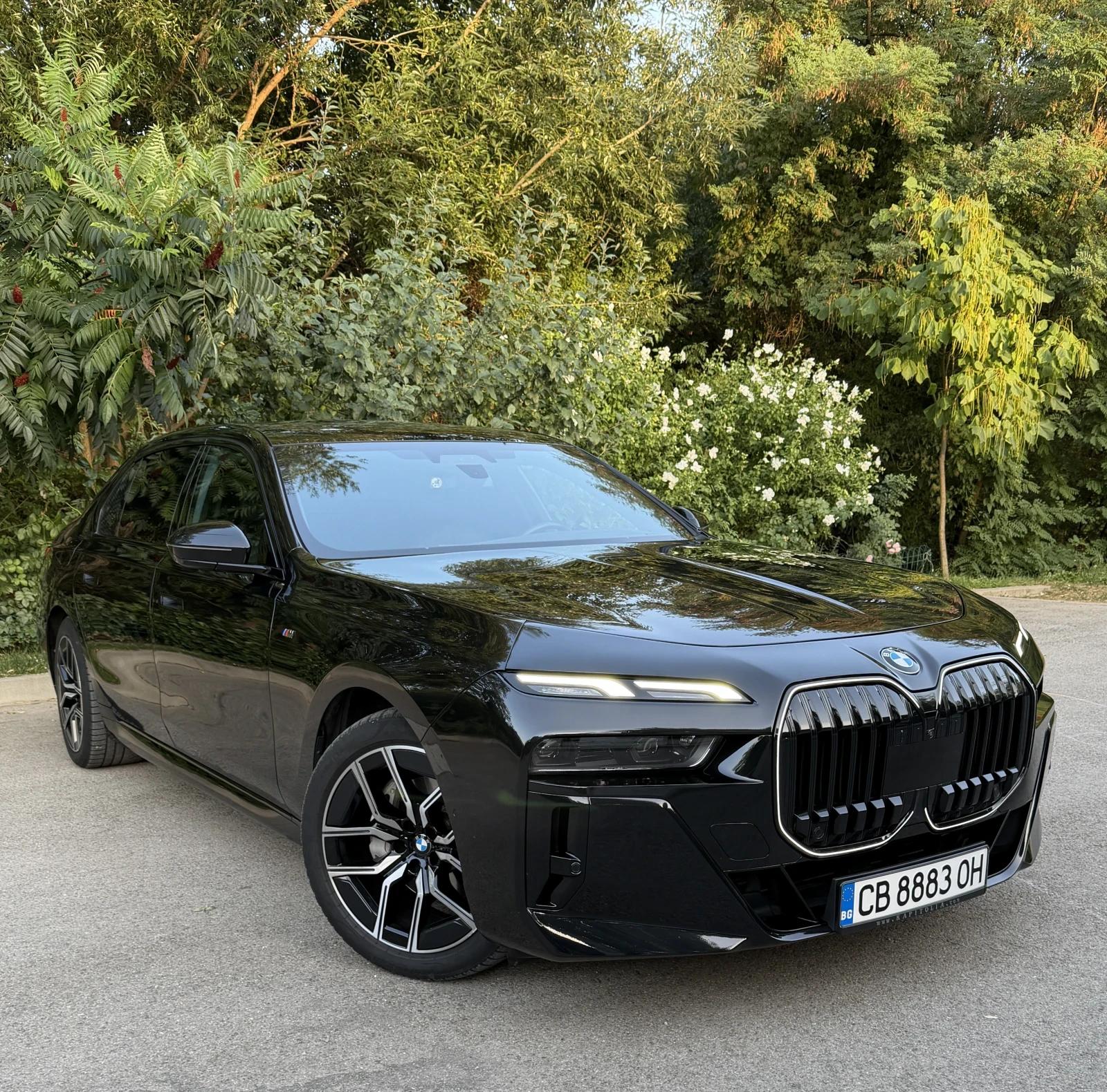 BMW 740 d Xybrid-M-Paket-FULL MAAXXS-Гаранция 03.2028г, снимка 2 - Автомобили и джипове - 55849333