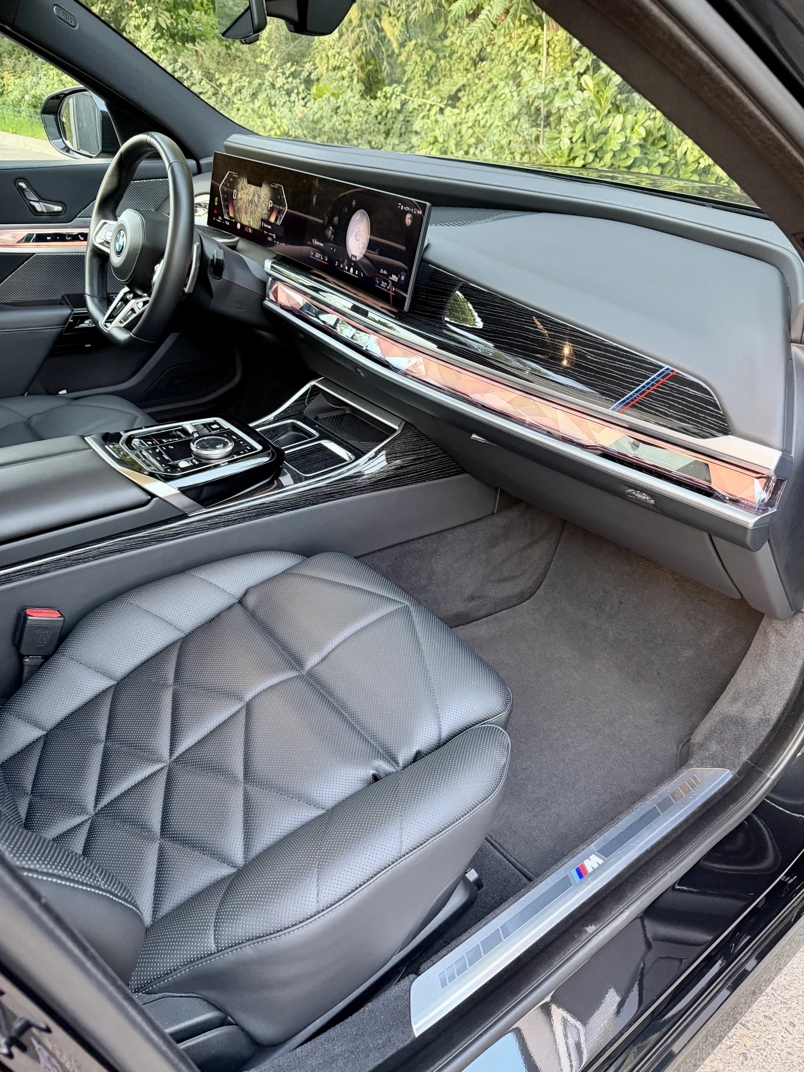 BMW 740 d Xybrid-M-Paket-FULL MAAXXS-Гаранция 03.2028г, снимка 10 - Автомобили и джипове - 55849333
